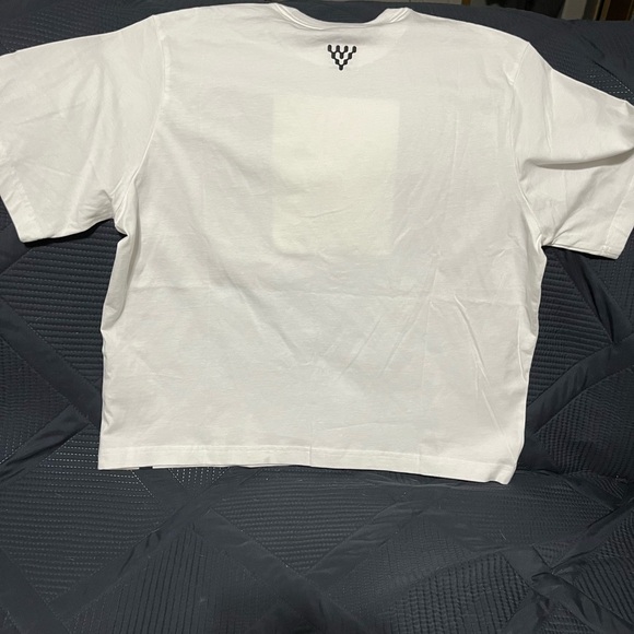 NWOT WOMENS NIKE TSHIRT SIZE MEDIUM - Picture 2 of 6